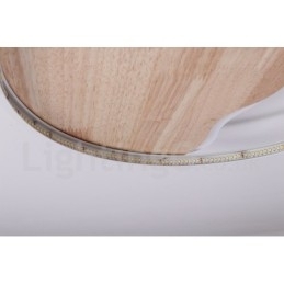 Dimbare witte ronde houten plafondlamp in de vorm van een wolk. Ultradunne plafondlamp. Kan ook als wandlamp worden gebruikt.