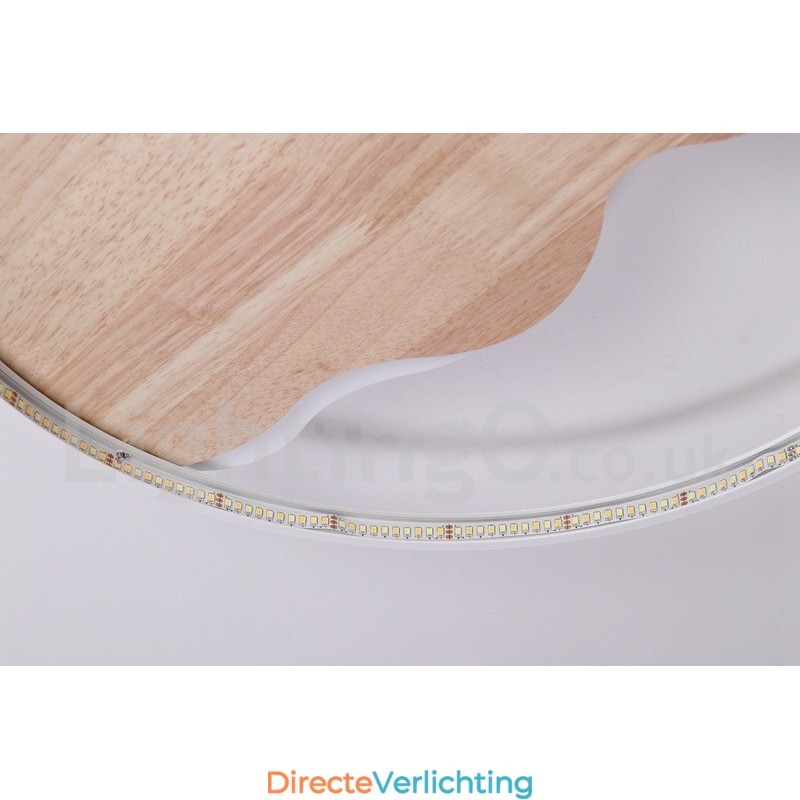 Dimbare witte ronde houten plafondlamp in de vorm van een wolk. Ultradunne plafondlamp. Kan ook als wandlamp worden gebruikt.