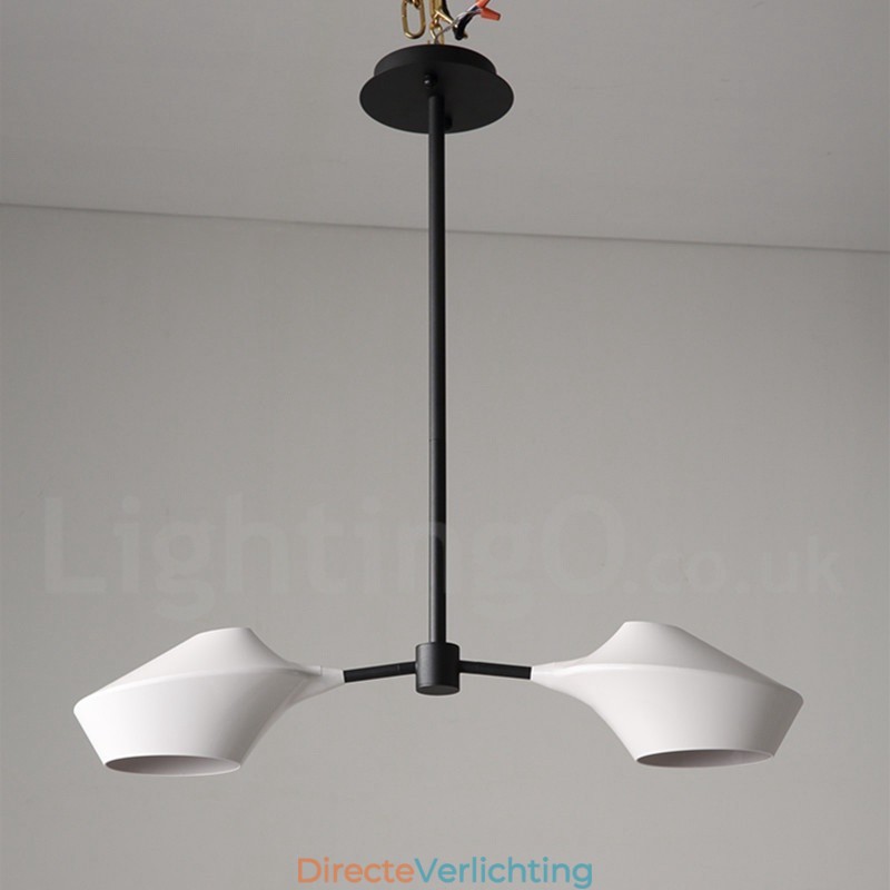 Moderne eigentijdse pijpkroonluchter met witte en zwarte acrylkappen