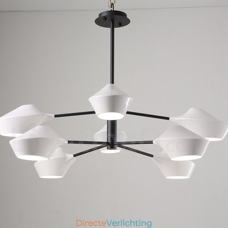 Moderne eigentijdse pijpkroonluchter met witte en zwarte acrylkappen