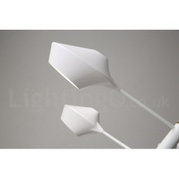 Moderne eigentijdse pijpkroonluchter met witte en zwarte acrylkappen