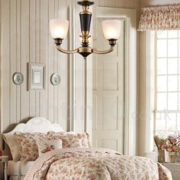 Luxe rustieke retro vintage kroonluchter van puur messing met hangende kaarsen en glazen kappen