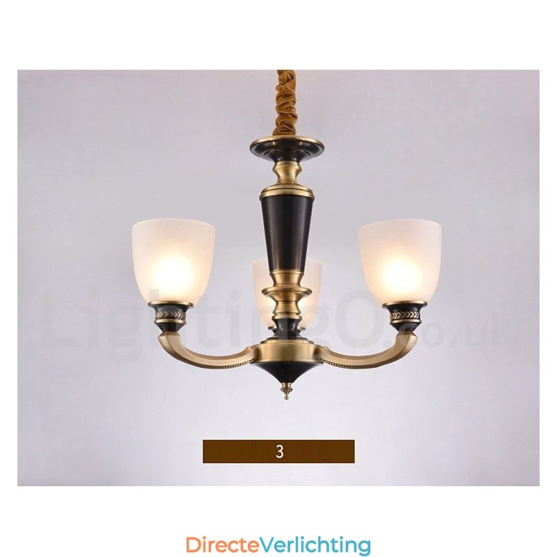 Luxe rustieke retro vintage kroonluchter van puur messing met hangende kaarsen en glazen kappen