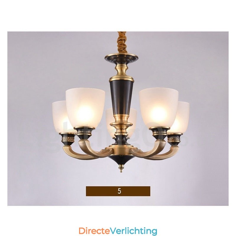 Luxe rustieke retro vintage kroonluchter van puur messing met hangende kaarsen en glazen kappen