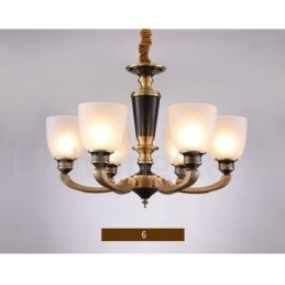 Luxe rustieke retro vintage kroonluchter van puur messing met hangende kaarsen en glazen kappen