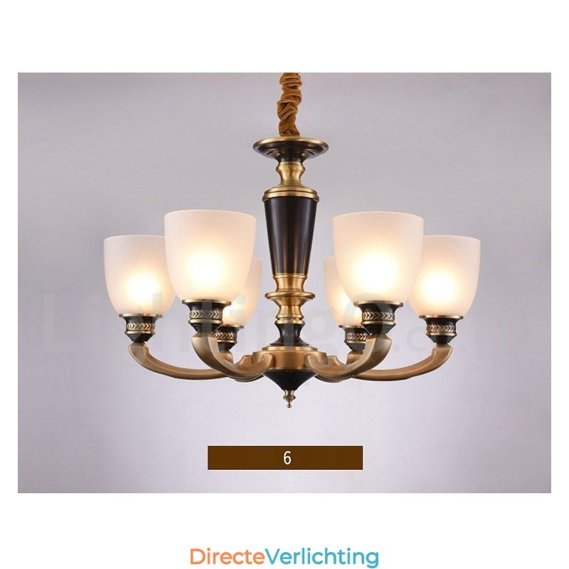 Luxe rustieke retro vintage kroonluchter van puur messing met hangende kaarsen en glazen kappen