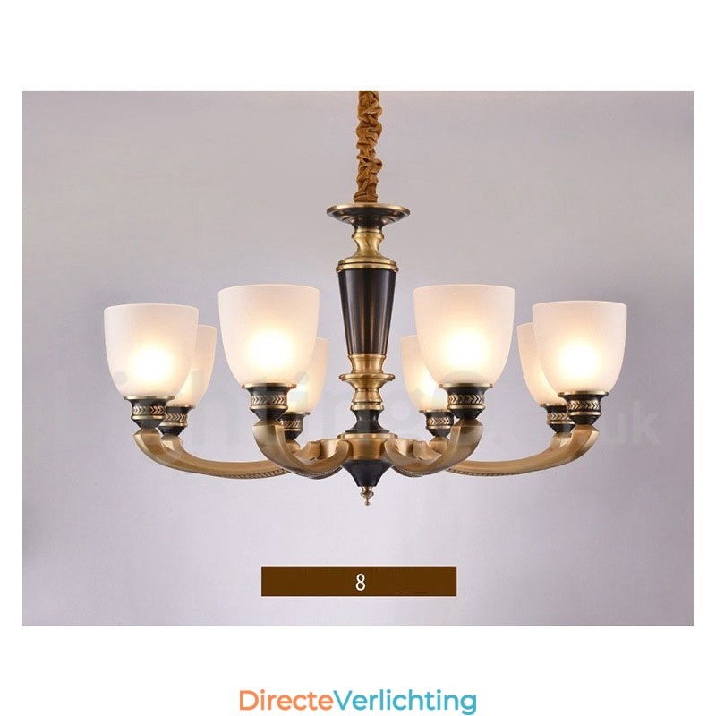 Luxe rustieke retro vintage kroonluchter van puur messing met hangende kaarsen en glazen kappen