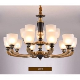 Luxe rustieke retro vintage kroonluchter van puur messing met hangende kaarsen en glazen kappen