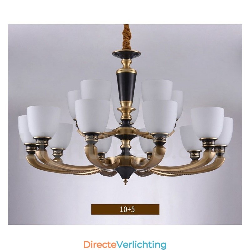 Luxe rustieke retro vintage kroonluchter van puur messing met hangende kaarsen en glazen kappen