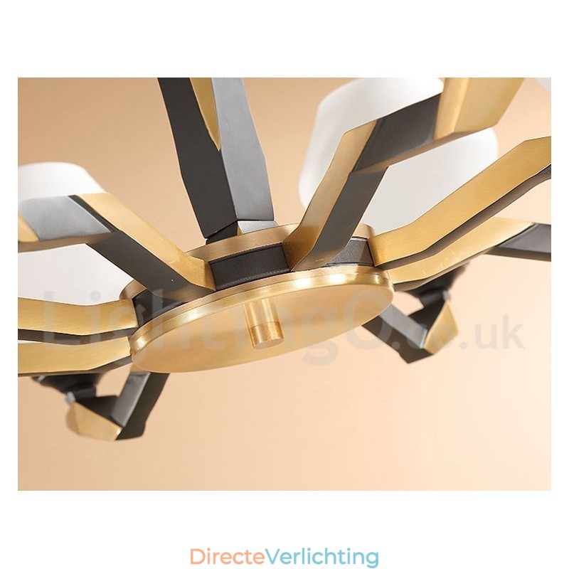 Luxe rustieke retro vintage kroonluchter van puur messing met hangende kaarsen en glazen kappen