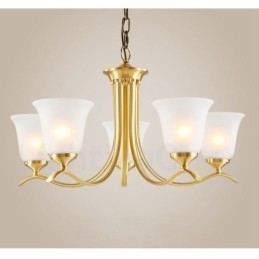 Luxe rustieke retro vintage kroonluchter van puur messing met hangende kaarsen en glazen kappen