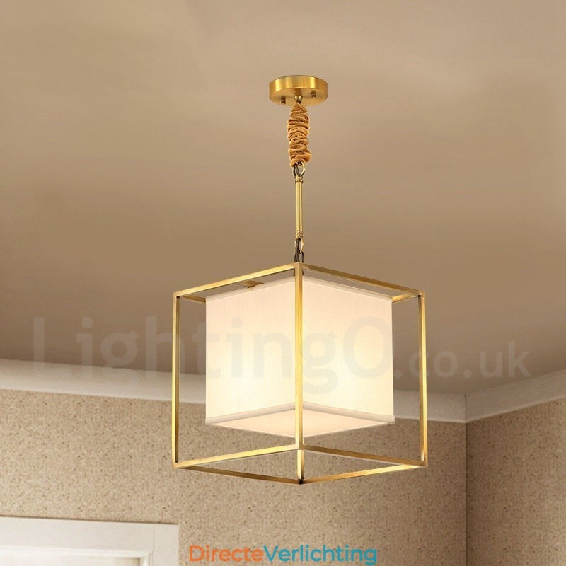 Eenvoudige, rustieke, retro vintage hanglamp van puur messing met stoffen kap