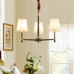 Grote luxe rustieke retro vintage kroonluchter van puur messing met stoffen kappen
