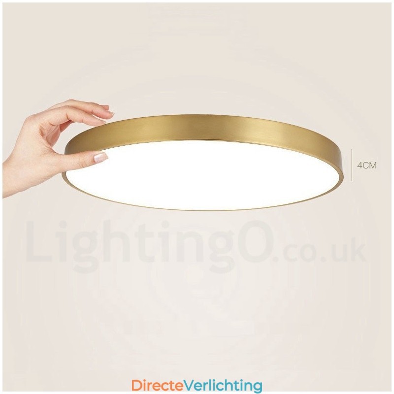 Ultradunne 100% messing ronde dimbare moderne eigentijdse Scandinavische stijl plafondlampen van messing met acryl kap. Kan ook als wandlamp worden gebruikt.