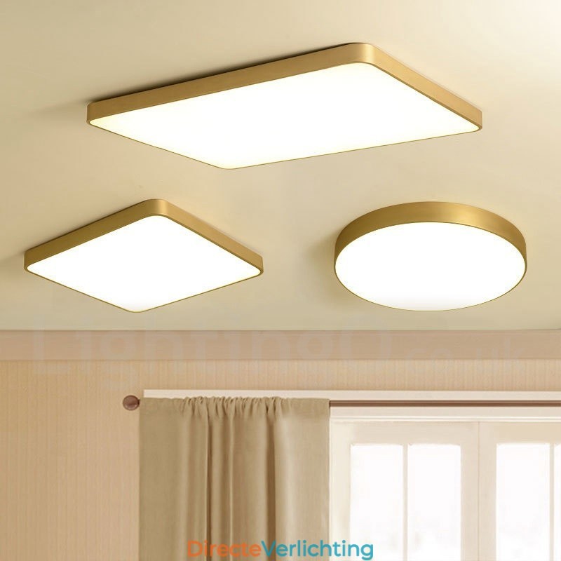Ultradunne 100% messing ronde dimbare moderne eigentijdse Scandinavische stijl plafondlampen van messing met acryl kap. Kan ook als wandlamp worden gebruikt.