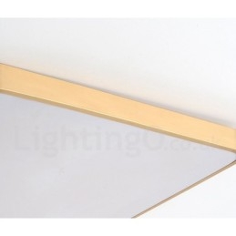Ultradunne rechthoekige dimbare moderne eigentijdse Scandinavische stijl plafondlampen van messing met acryl kap. Kan ook als wandlamp worden gebruikt.