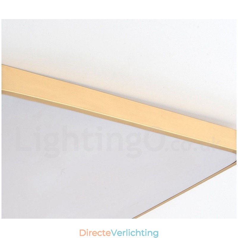 Ultradunne rechthoekige dimbare moderne eigentijdse Scandinavische stijl plafondlampen van messing met acryl kap. Kan ook als wandlamp worden gebruikt.