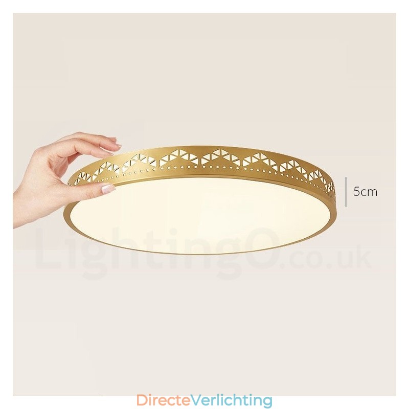 Ronde, moderne, eigentijdse, Scandinavische stijl plafondlamp van puur messing met acryl kap