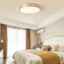 Ronde, moderne, eigentijdse, Scandinavische stijl plafondlamp van puur messing met acryl kap