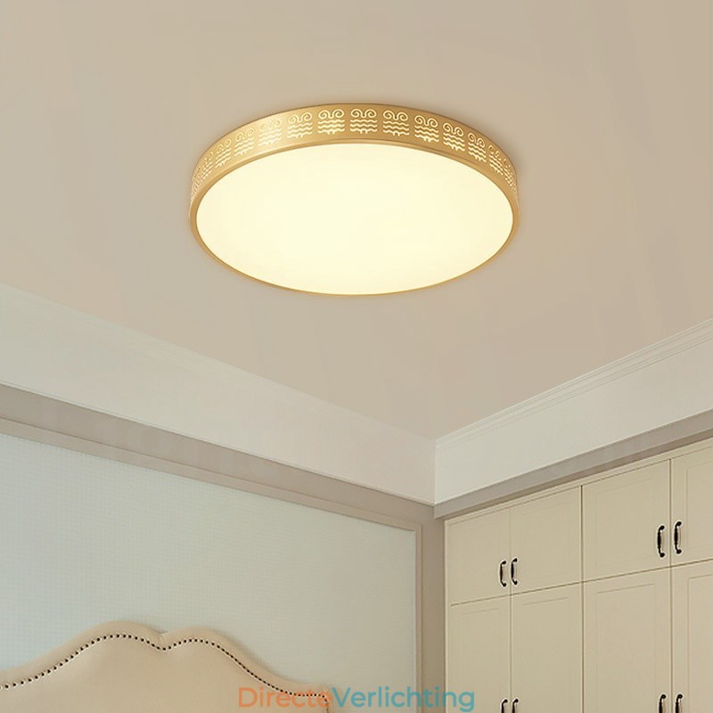 Ronde, moderne, eigentijdse, Scandinavische stijl plafondlamp van puur messing met acryl kap