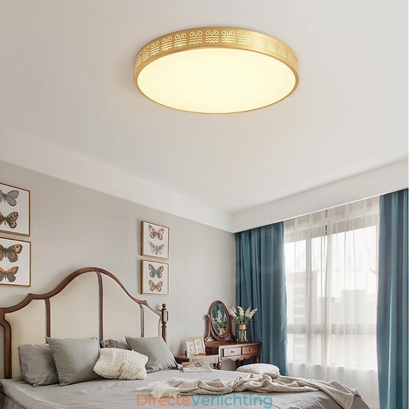 Ronde, moderne, eigentijdse, Scandinavische stijl plafondlamp van puur messing met acryl kap