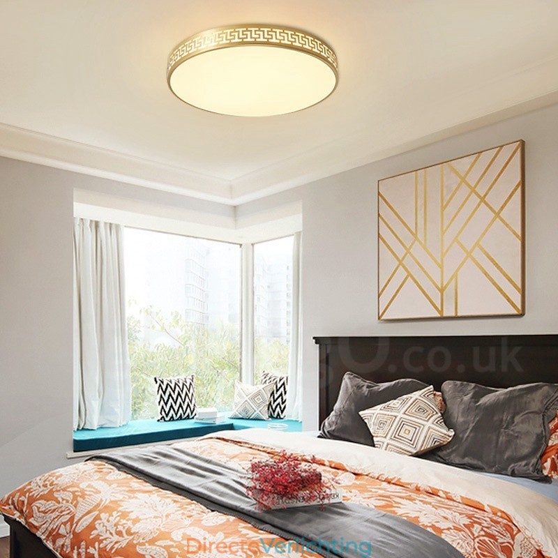 Ronde, moderne, eigentijdse, Scandinavische stijl plafondlamp van puur messing met acryl kap