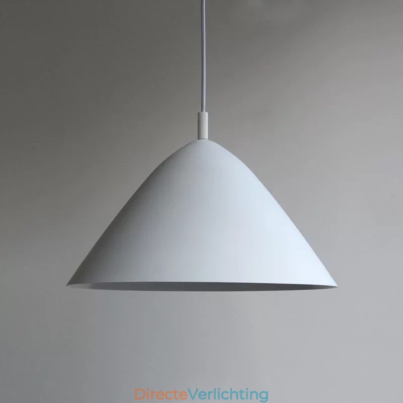 Moderne, eigentijdse hanglamp in Scandinavische stijl