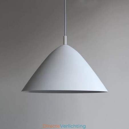Moderne, eigentijdse hanglamp in Scandinavische stijl Moderne, eigentijdse hanglamp in Scandinavische stijl