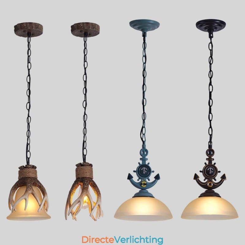 Eén licht zwarte rustieke artistieke retro antieke hanglamp met glazen kap