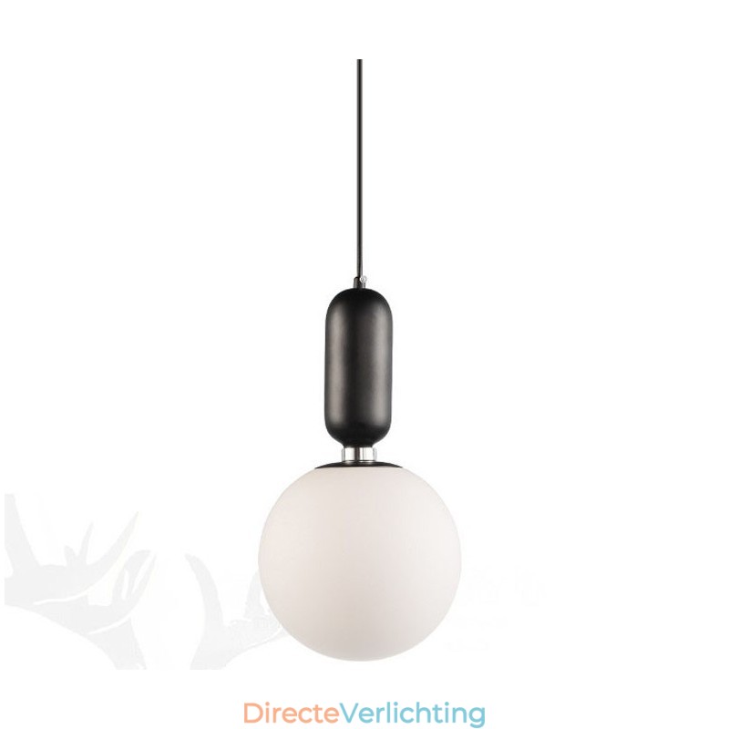 Moderne, eigentijdse hanglamp met glazen kap