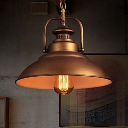 Retro hanglamp met metalen paraplukap in oude fabrieksstijl