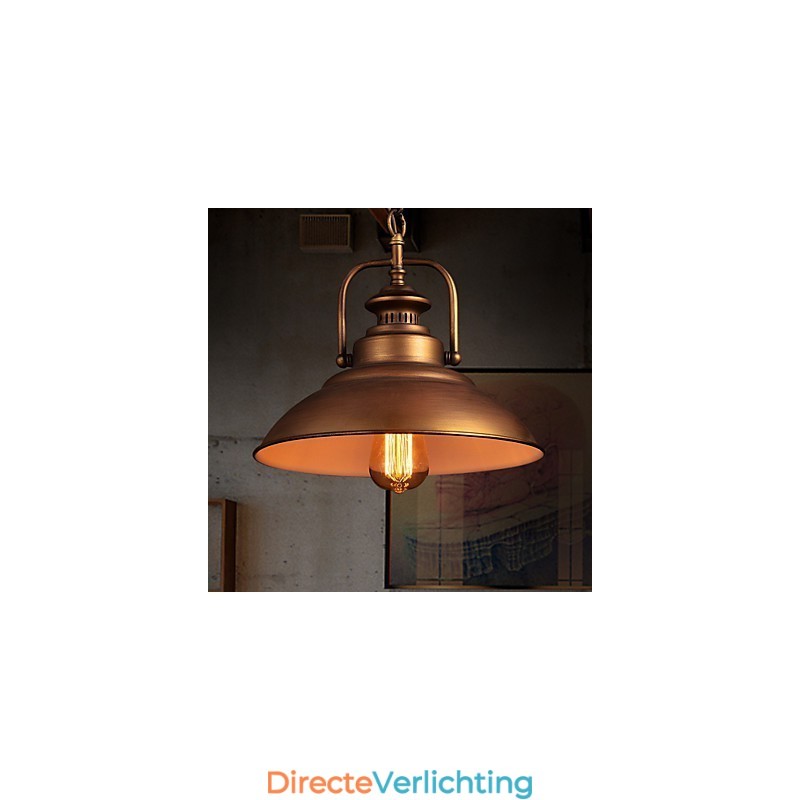 Retro hanglamp met metalen paraplukap in oude fabrieksstijl