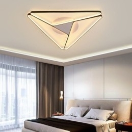 Minimalistische plafondlamp in driehoekvorm