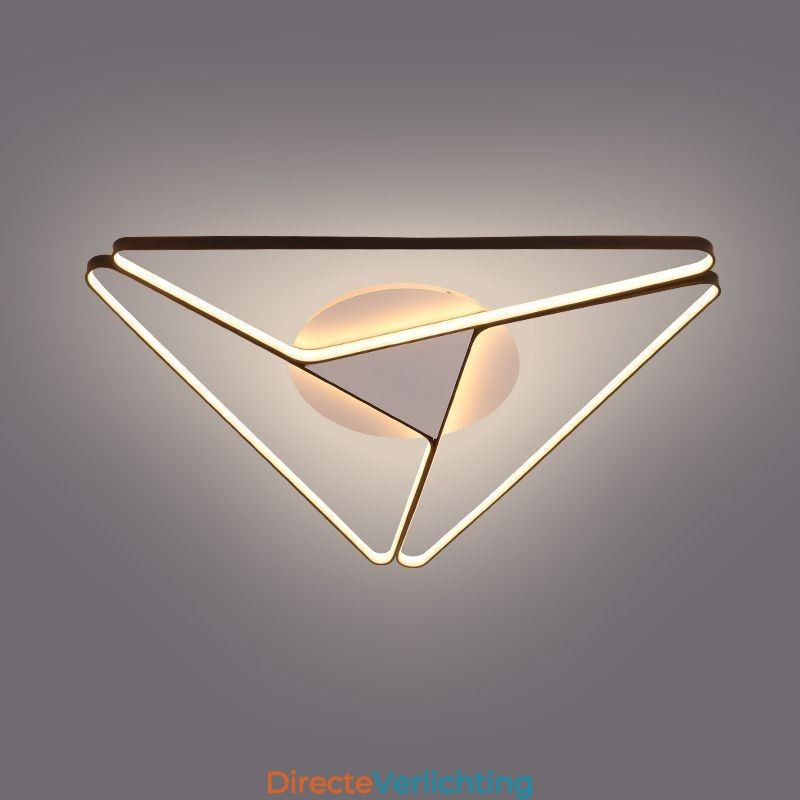 Minimalistische plafondlamp in driehoekvorm