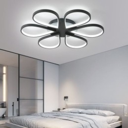 Minimalistische plafondlamp in de vorm van een klaverblad
