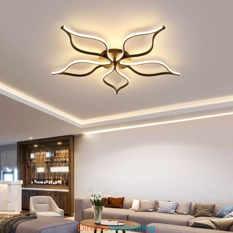 Minimalistische plafondlamp met vijfbladige bloemen