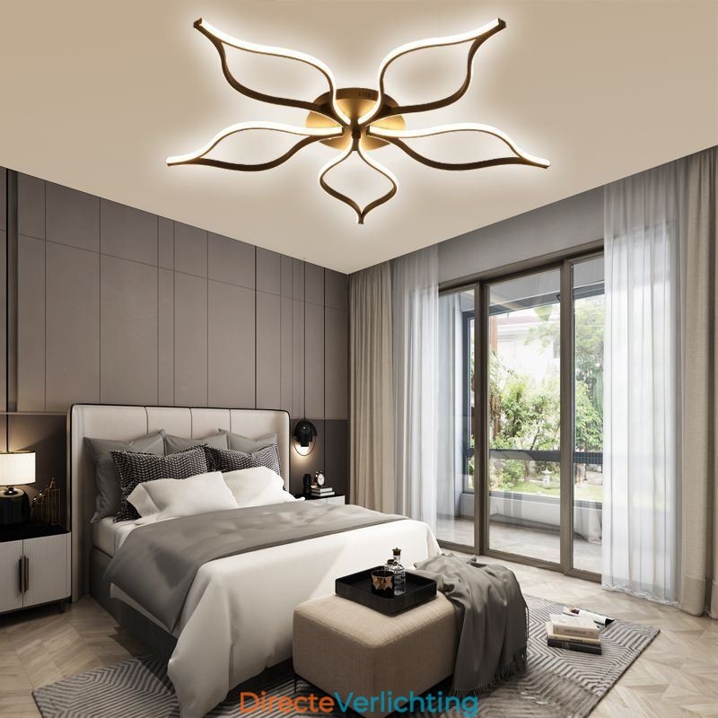 Minimalistische plafondlamp met vijfbladige bloemen
