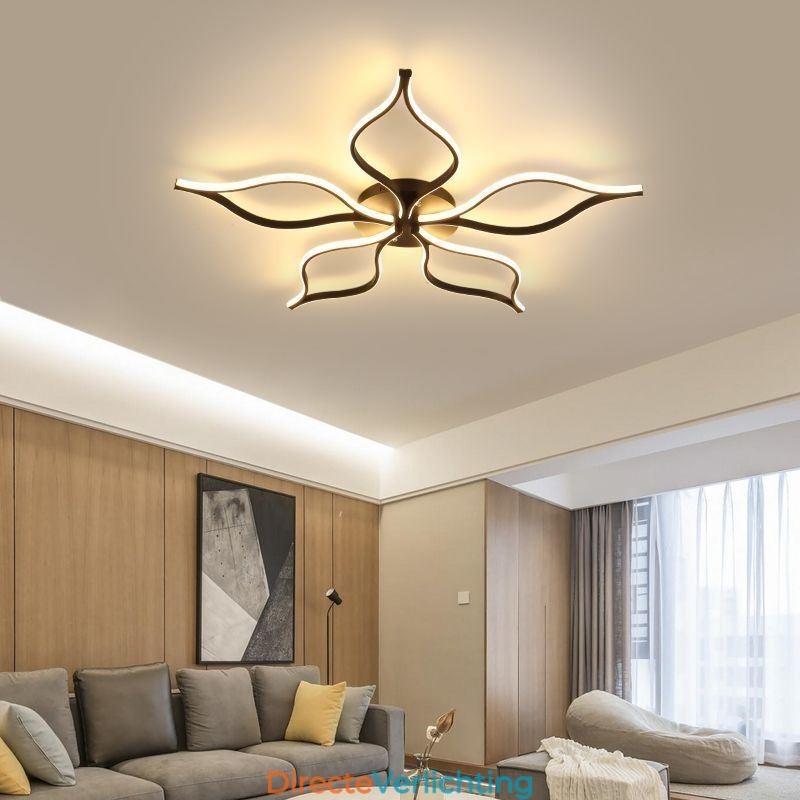 Minimalistische plafondlamp met vijfbladige bloemen