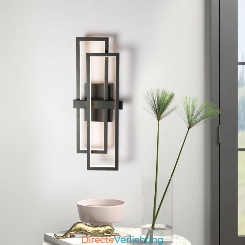 Minimalistische plafondlamp van aluminium met geometrische vormen en een vierkante vorm