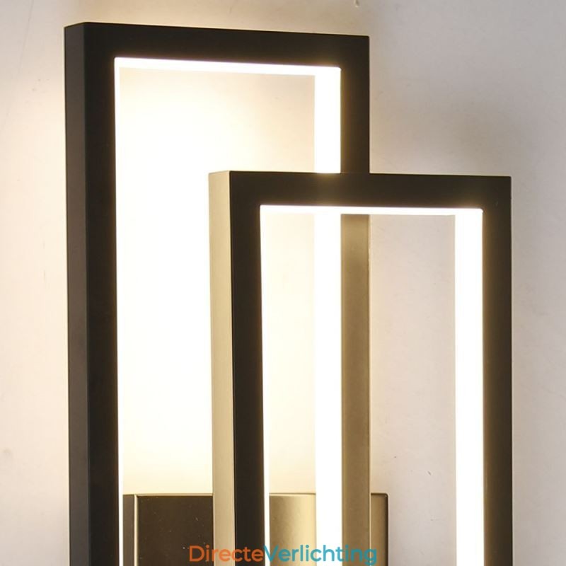 Minimalistische plafondlamp van aluminium met geometrische vormen en een vierkante vorm