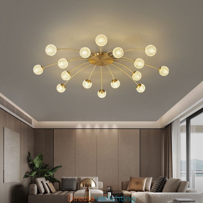 Moderne plafondlamp met gouden plafondbevestiging, decoratieve verlichtingsarmatuur