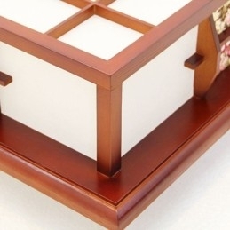 Retro houten plafondlamp met vierkante inbouw
