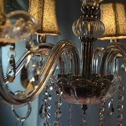 Moderne luxe kroonluchter met 6 lampen in kristaldecoratie