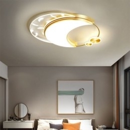 Moderne plafondlamp in maanvorm