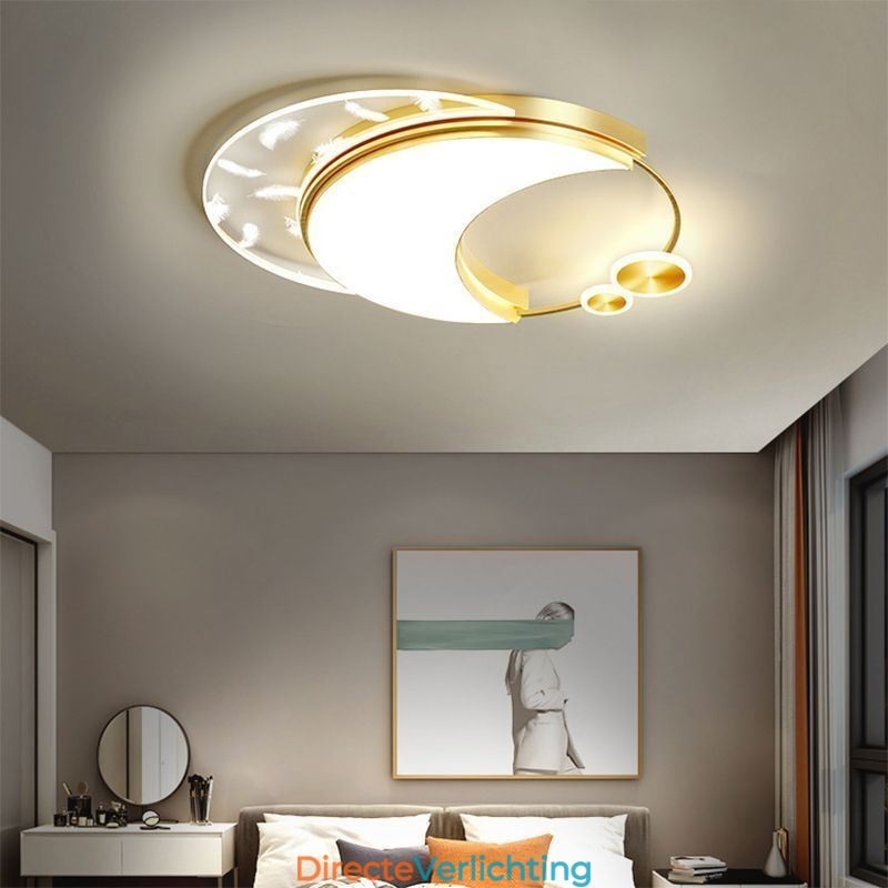 Moderne plafondlamp in maanvorm