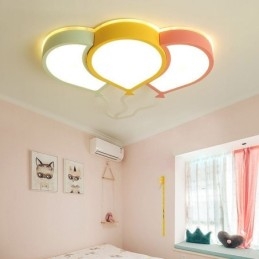 Moderne plafondlamp met plafondlamp in de vorm van een ballon