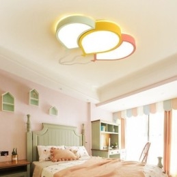 Moderne plafondlamp met plafondlamp in de vorm van een ballon