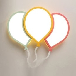 Moderne plafondlamp met plafondlamp in de vorm van een ballon
