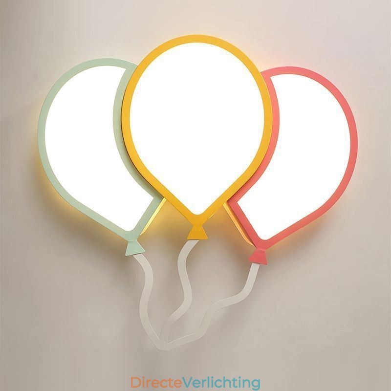 Moderne plafondlamp met plafondlamp in de vorm van een ballon