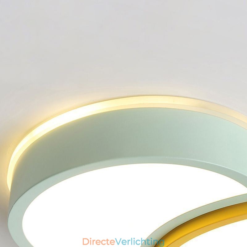 Moderne plafondlamp met plafondlamp in de vorm van een ballon